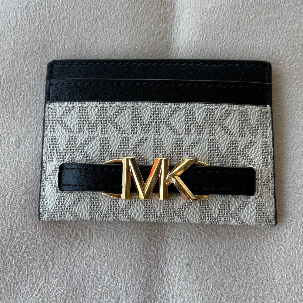 Michael Kors Vanilla With Black Reed Card Holder Unisex